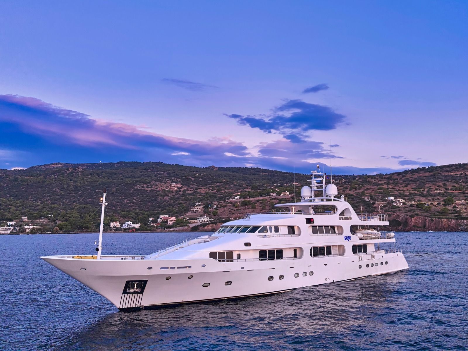 1984 Benetti Custom Benetti 54m — na czarter — Cayman Islands — photo 1 of 40