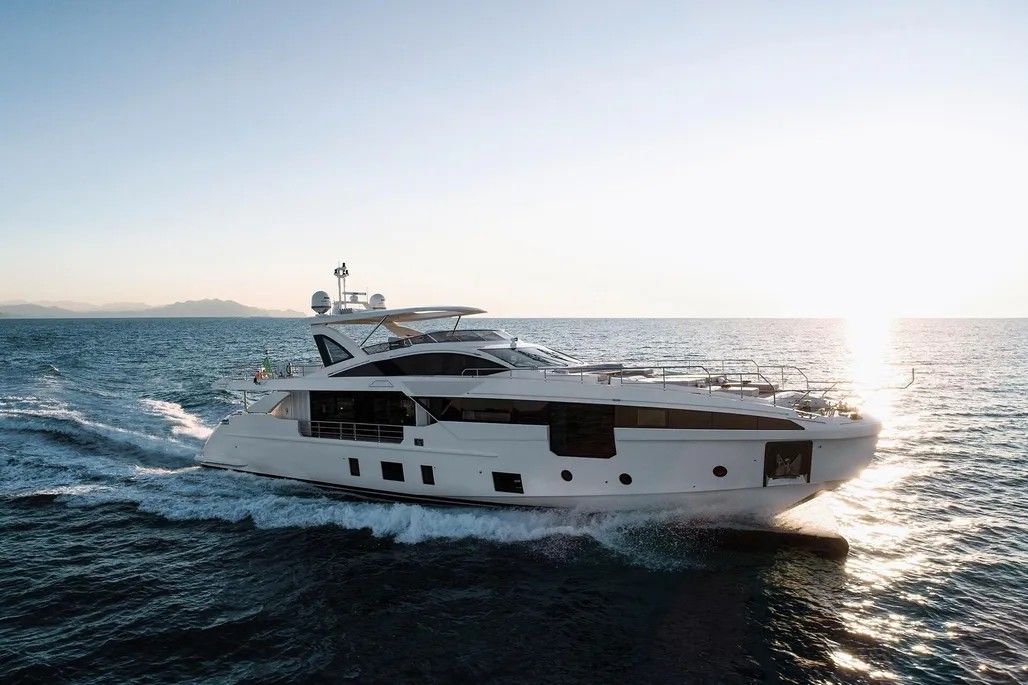2019 Azimut Grande 105 — en venta — Cayman Islands — photo 1 of 26