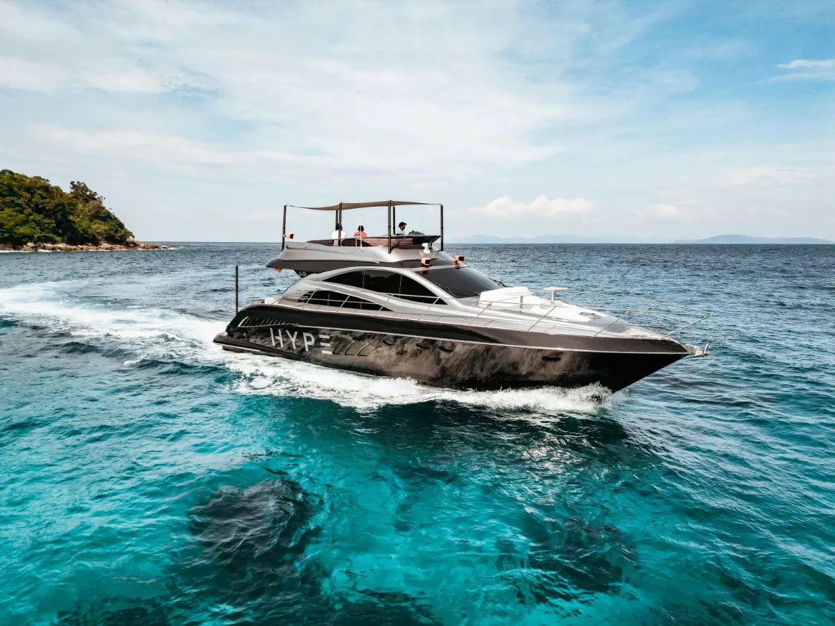 2026 Hype Boat Club Luxury Yacht with DJ — à louer — Phuket, Thailand — photo 1 sur 10