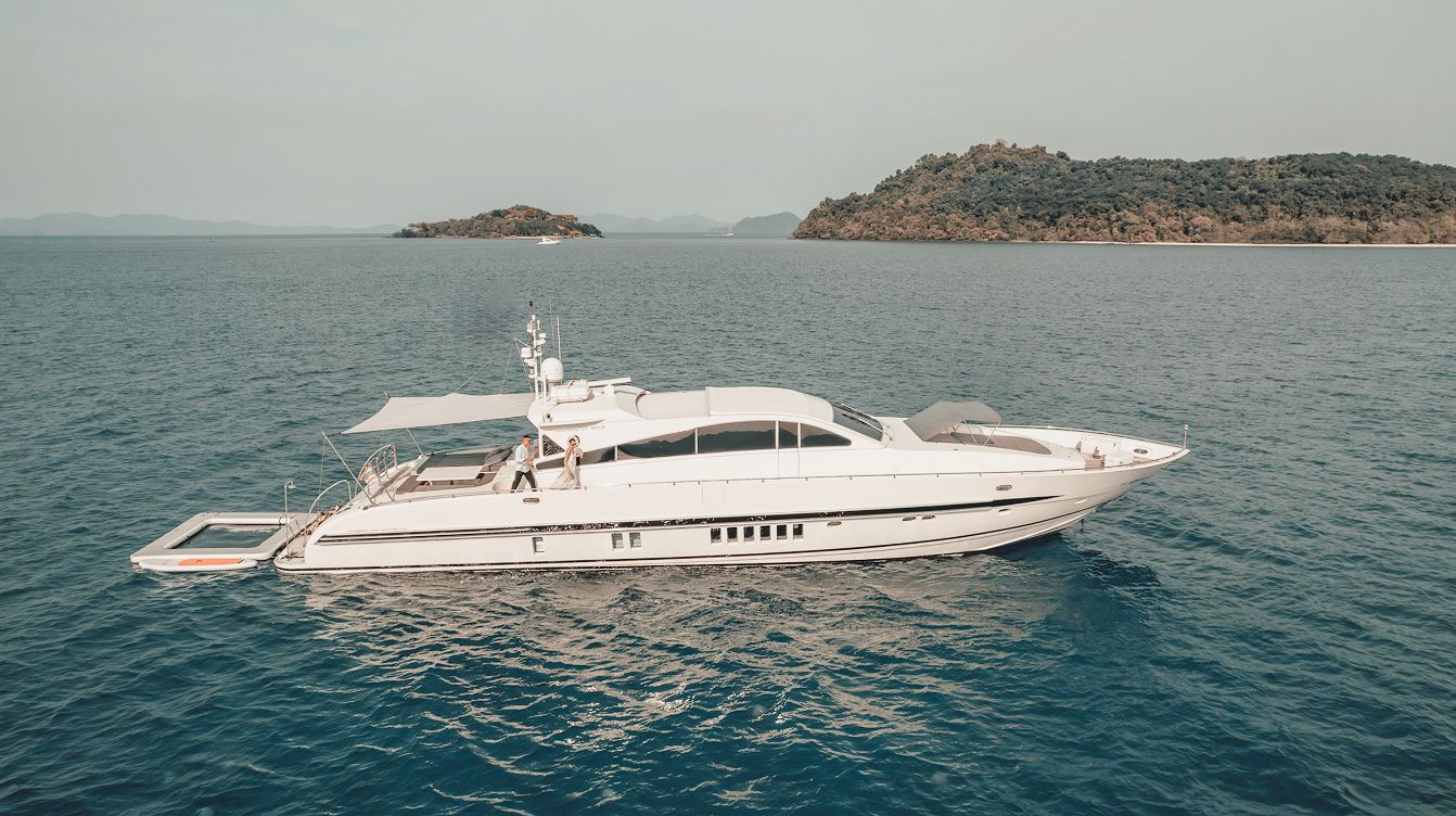 2010 Leopard V90 — zu chartern — Phuket, Thailand — photo 1 of 4