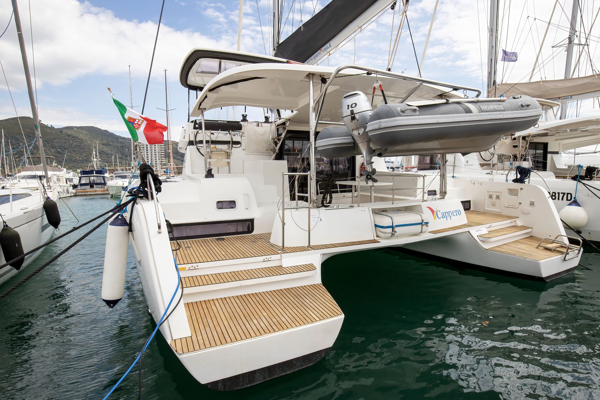 2018 Lagoon 42 — zu chartern — Marina d'Arechi, Italy — photo 1 of 14