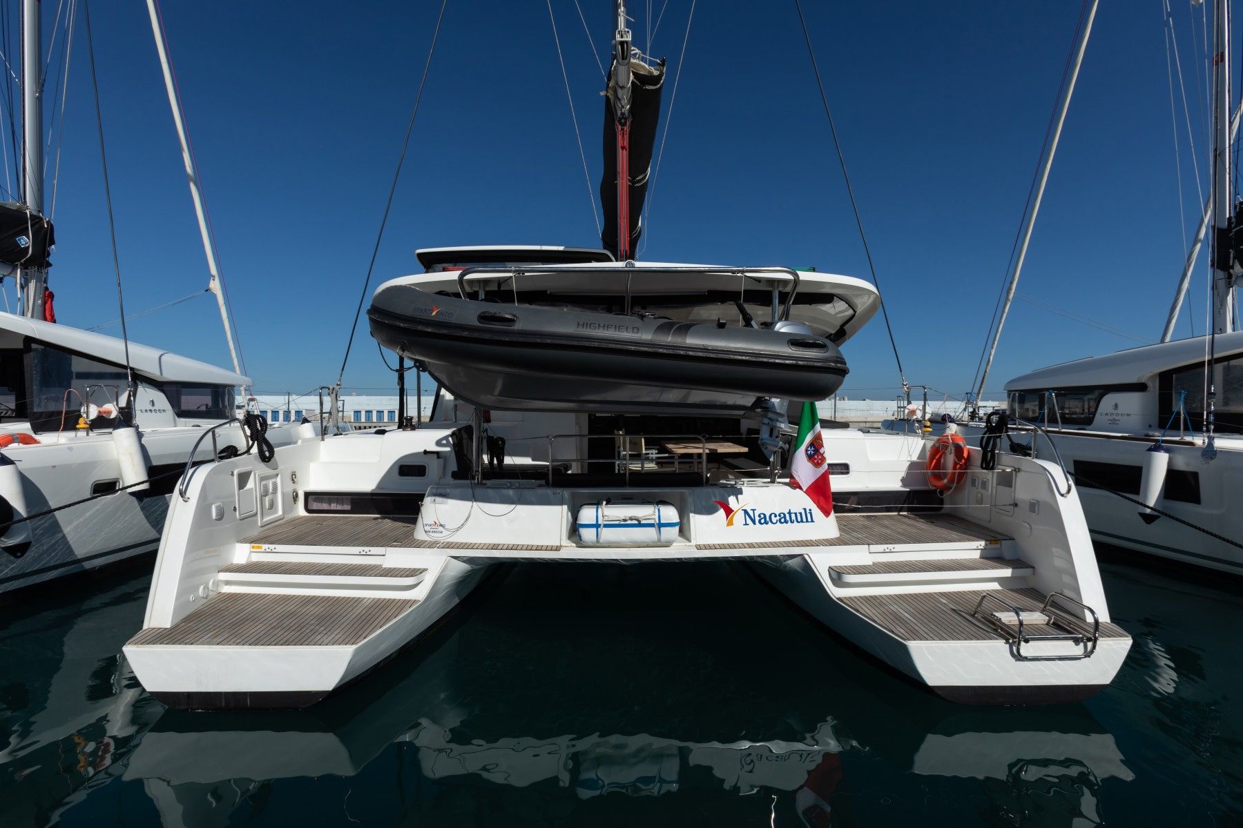 2019 Lagoon 42 — zu chartern — Capo d'Orlando Marina, Italy — photo 1 of 24