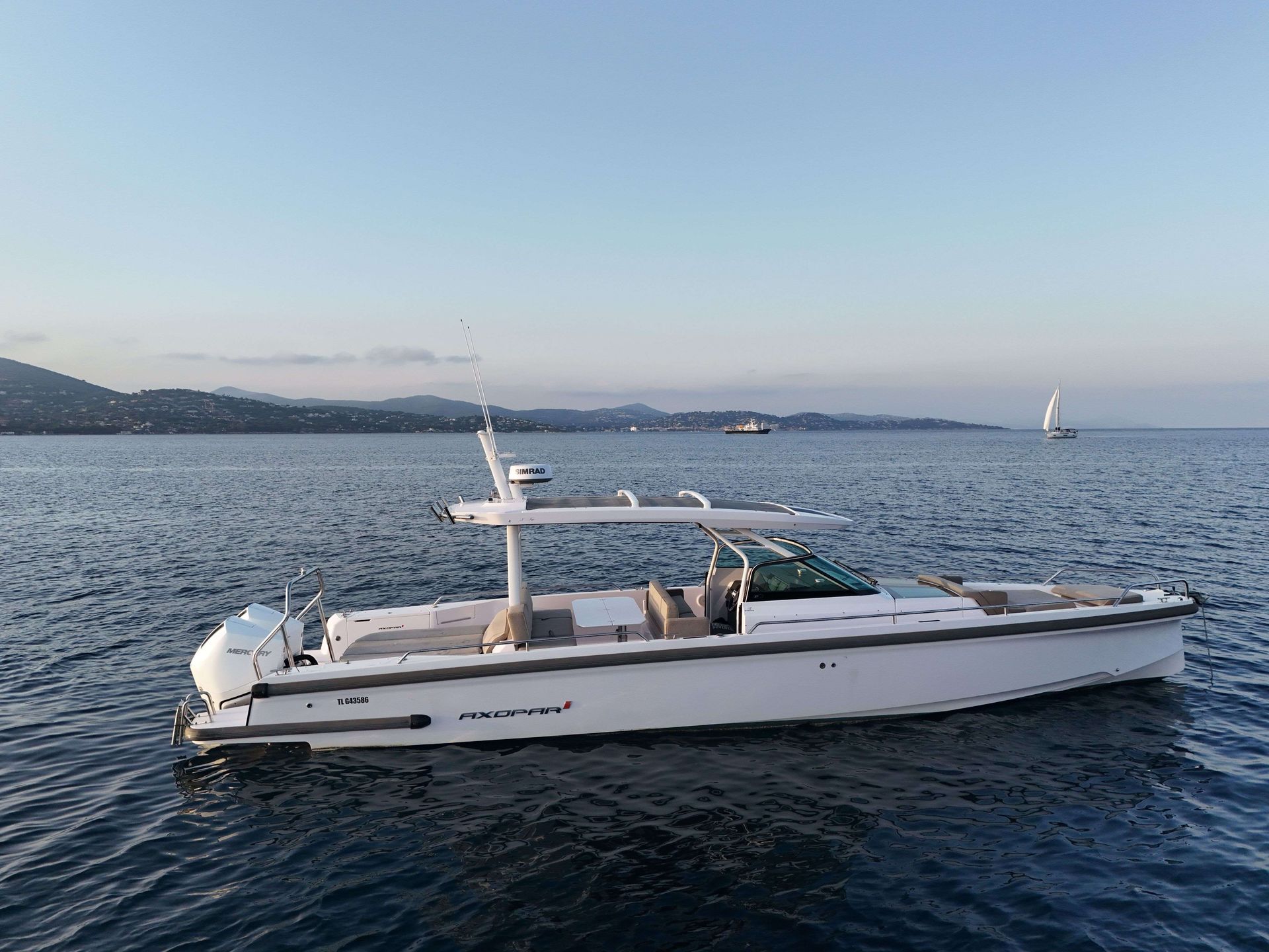 2022 Axopar 37 Sun Top — for sale — Grimaud, France — photo 1 of 20