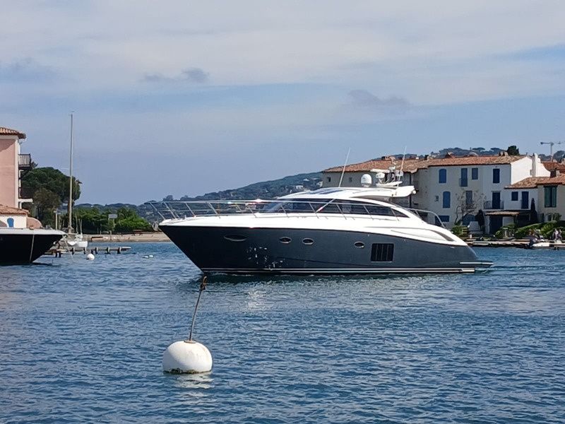 2011 Princess V62 — en venta — France — photo 1 of 36