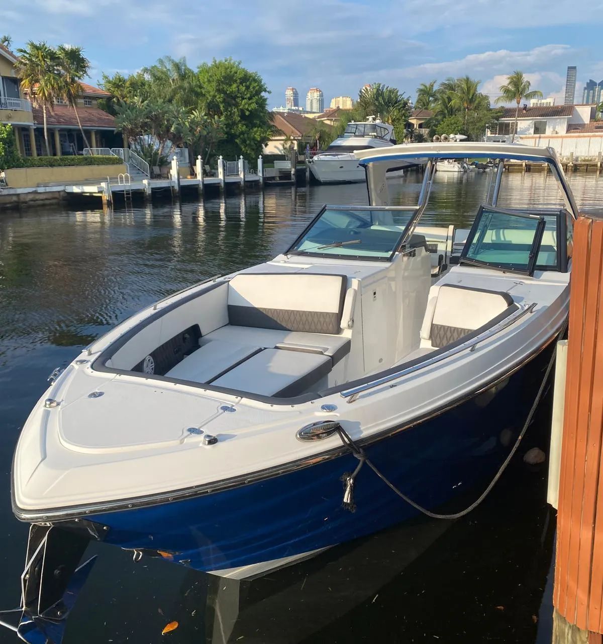 2019 Monterey 378 — à vendre — Miami Beach, United States — photo 1 sur 18